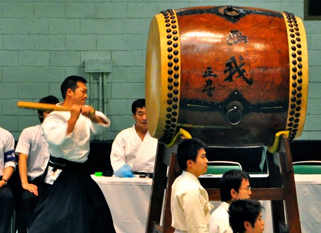 'Suzuki Koujiro Sensei striking the massive Taiko'